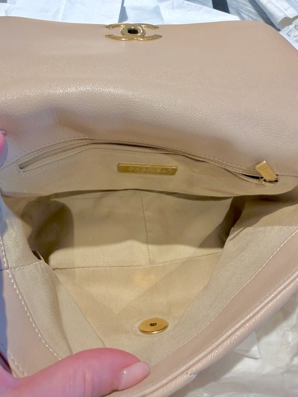 Chanel quilted beige 19 medium - Picture 14 of 14